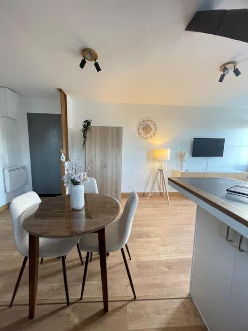 Апартаменты Duplex Bord De L'Eure - Parking Inclus - Jolie Vue Sur La Cathedrale Шартр Экстерьер фото